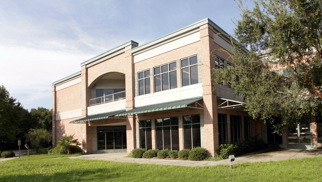 665 Johnnie Dodds Blvd Image2