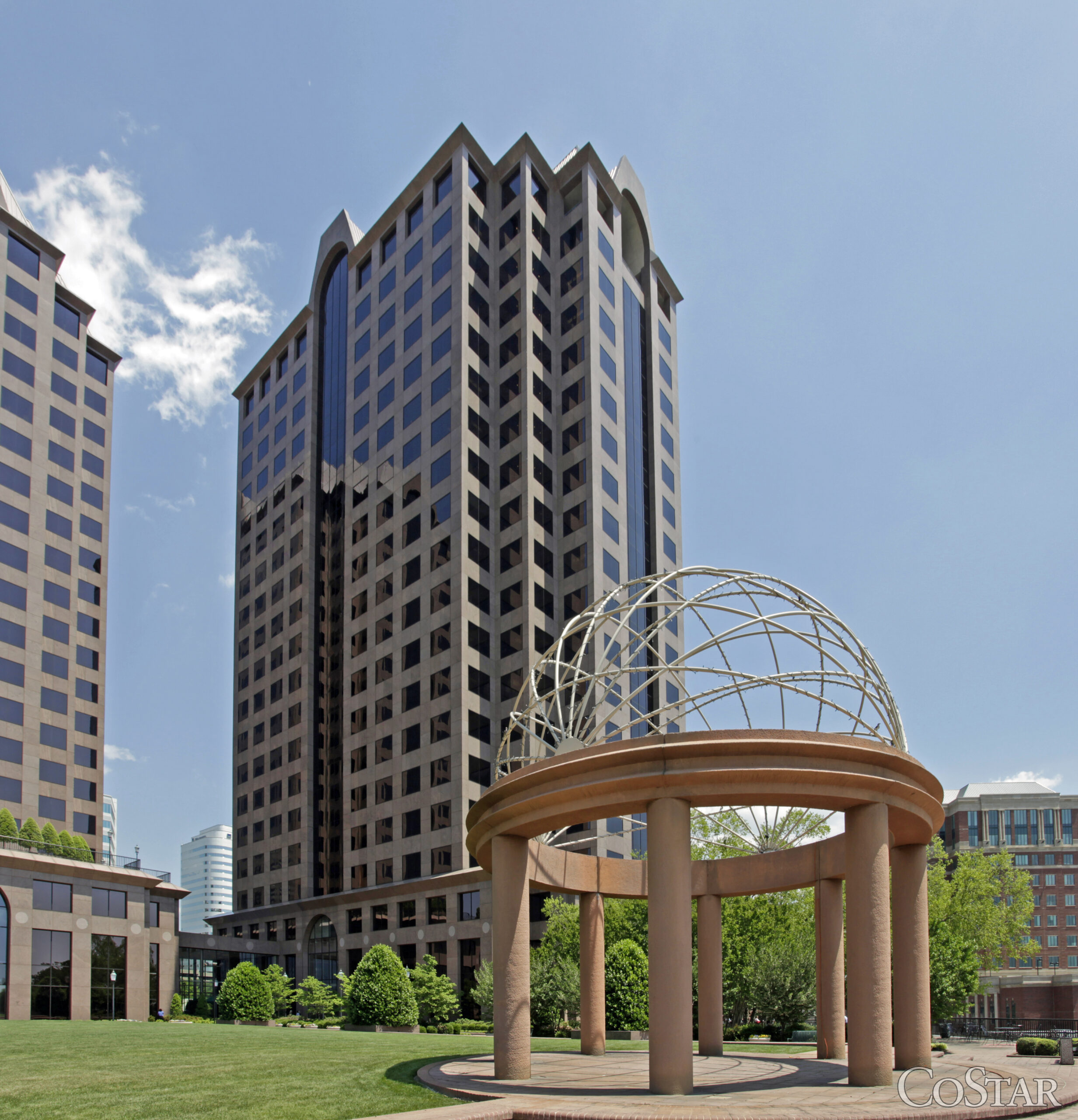 951 E Byrd St - East Tower