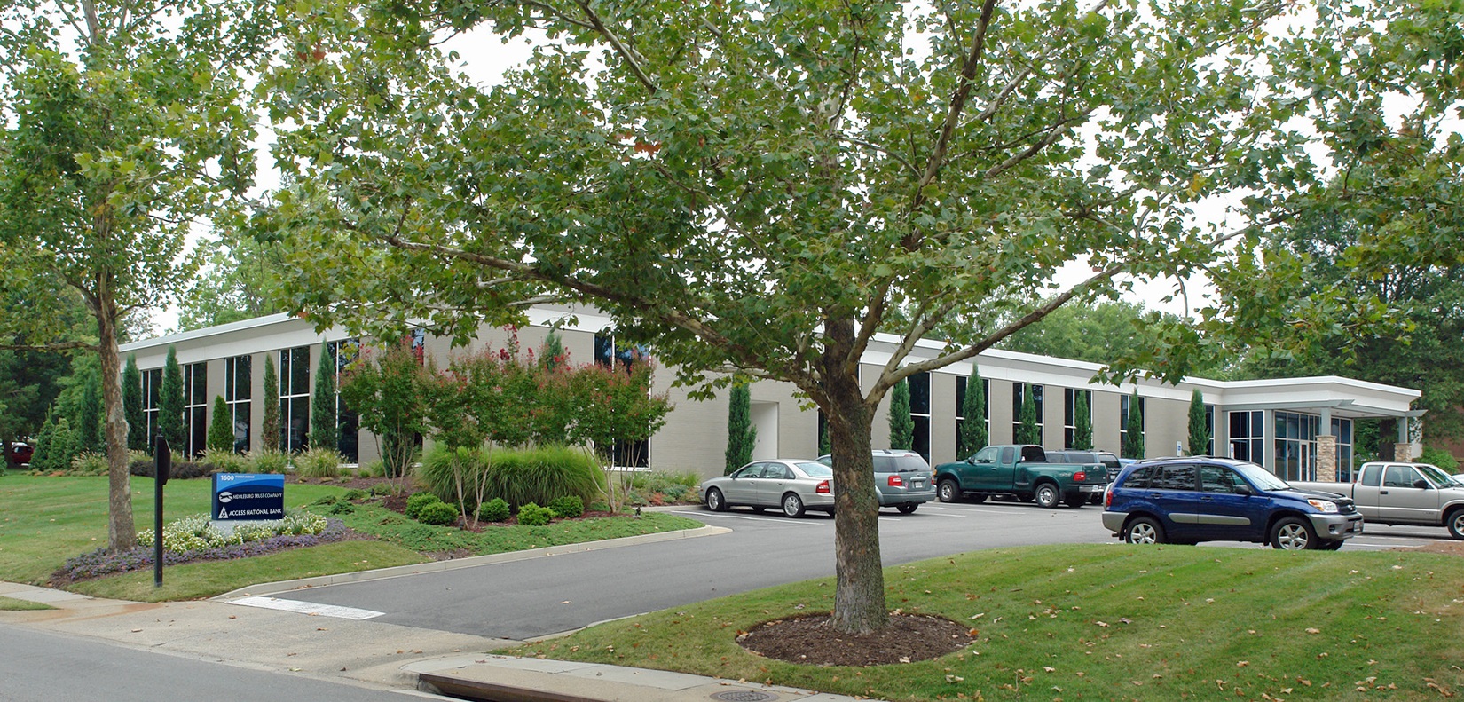Flyer Photo 1a - 1600 Forest Ave